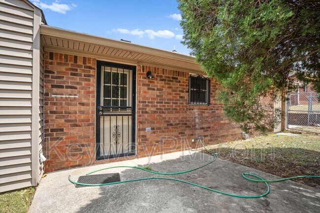 Building Photo - 3420 Linderwood Dr