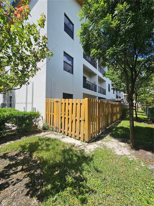 Building Photo - 7831 NW 104th Ave