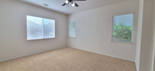 Building Photo - 1085 Crystal Springs Dr