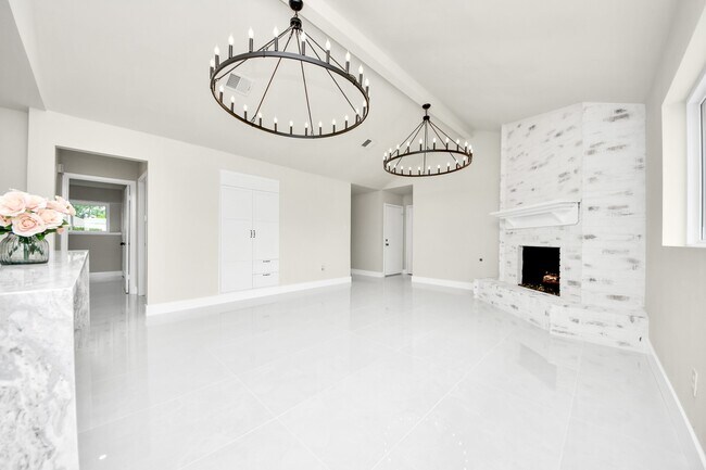 Building Photo - 7403 Shady Arbor Ln