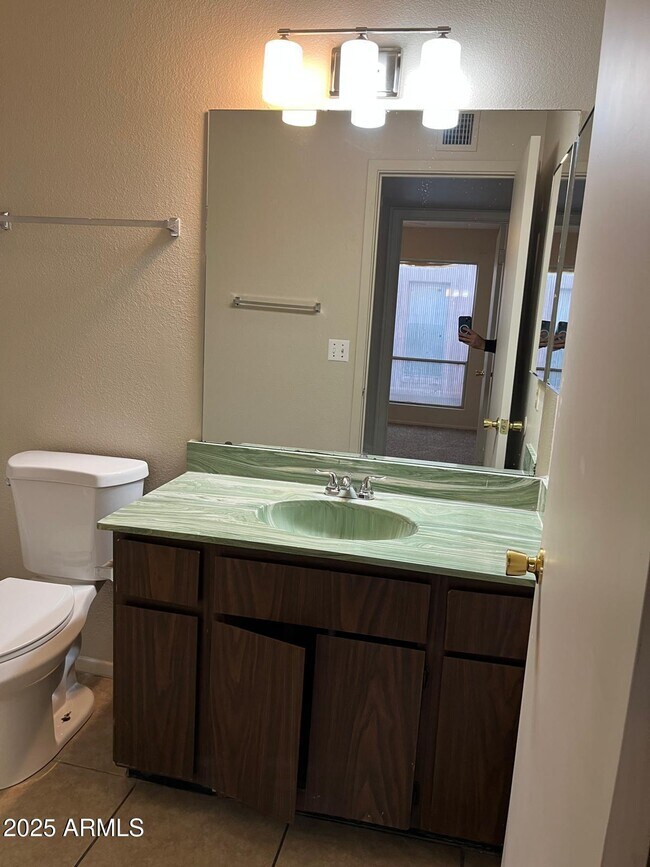 Building Photo - 6010 W Augusta Ave