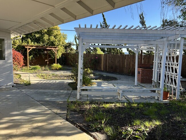 Building Photo - Highly Sought Somerset Highlands Beautiful Home