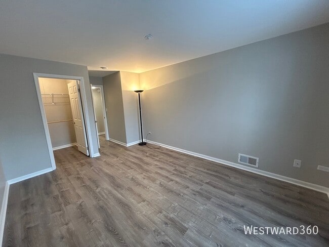 Building Photo - 5501 Carriage Way Dr