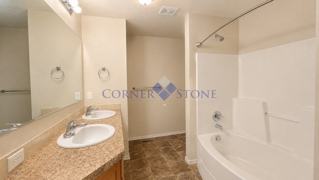 Building Photo - $500 OFF FIRST MONTHS RENT! MOVE IN TODAY!