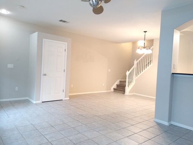 Building Photo - Beautifull Spacious 2 Bedroom 2 Bath Townh...