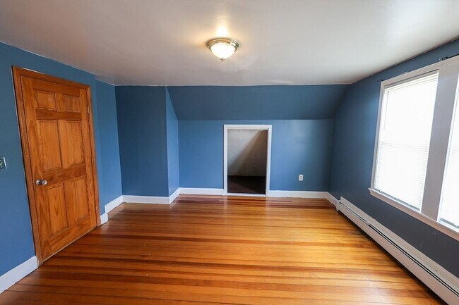 Building Photo - 7 Gayland St