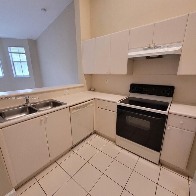 Building Photo - 1666 SE 27th Ct