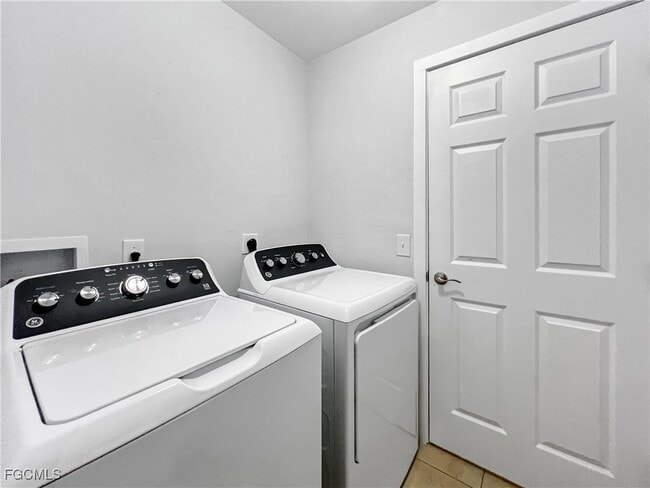 Building Photo - 210 Manatee St