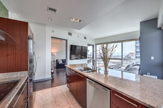 Building Photo - 4471 Dean Martin Dr