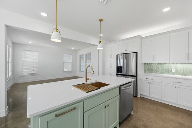 Building Photo - Brand New Custom 3 bedroom home in Granbury!