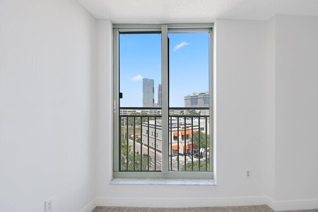 Building Photo - 610 Clematis St
