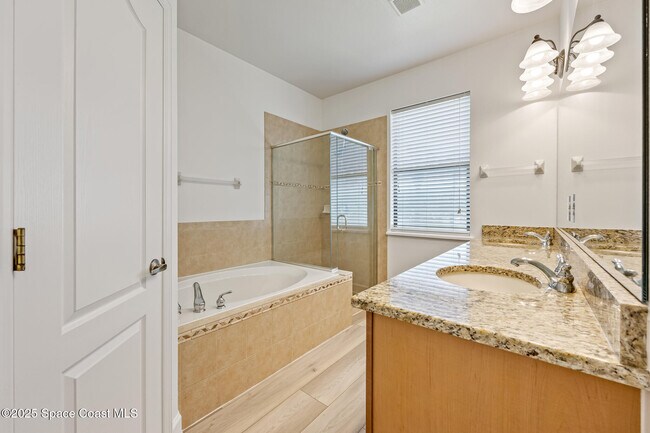 Building Photo - 739 Monterey Dr