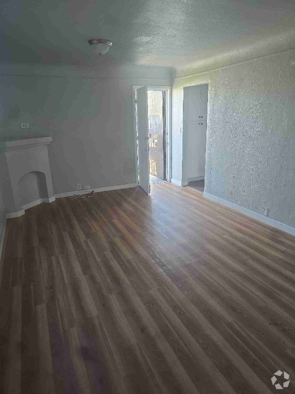 Building Photo - 3036 1/2 Seaman Ave
