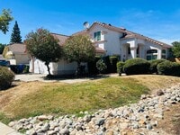 Building Photo - Spacious and Sparkling with New Paint 4 be...