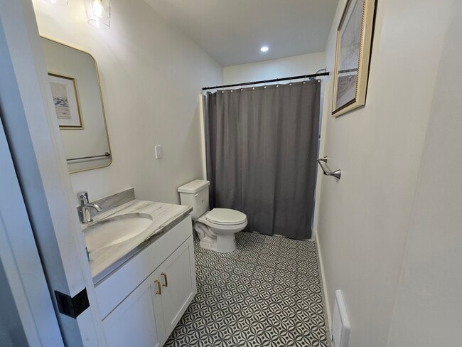 Building Photo - 119 S Pacific St