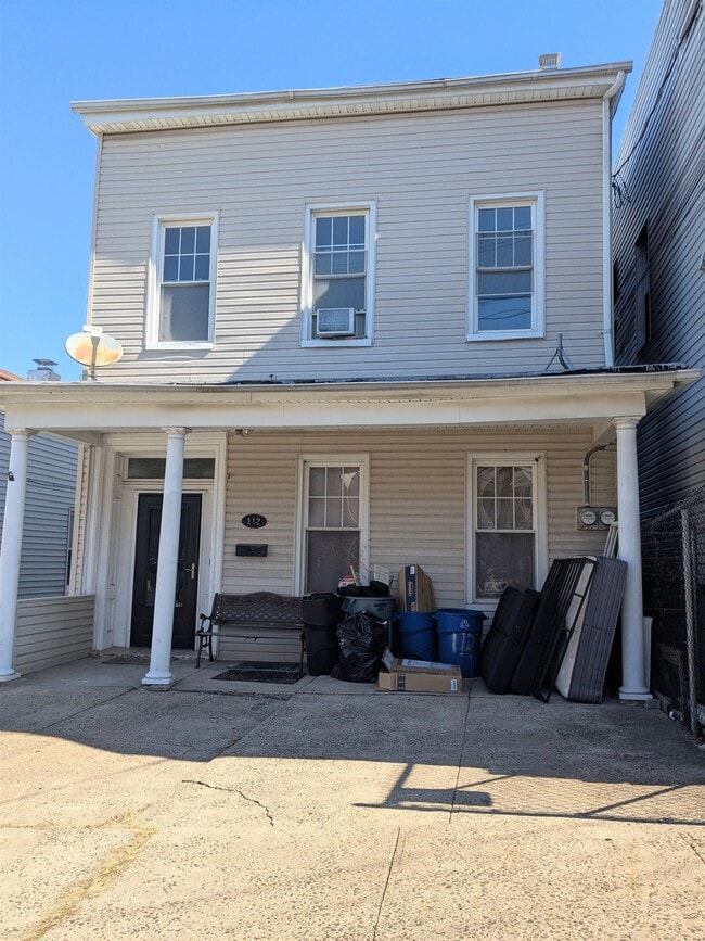 Building Photo - 112 Hague St