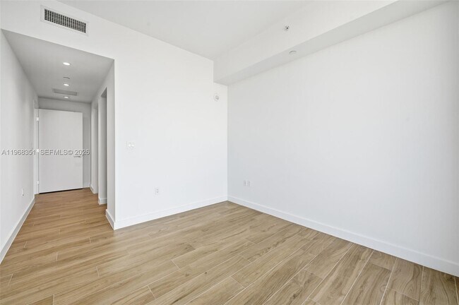 Building Photo - 2678 Tigertail Ave