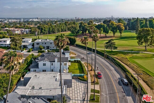 Building Photo - 12730 Montana Ave