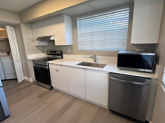 Building Photo - 2246 SE 27th Dr