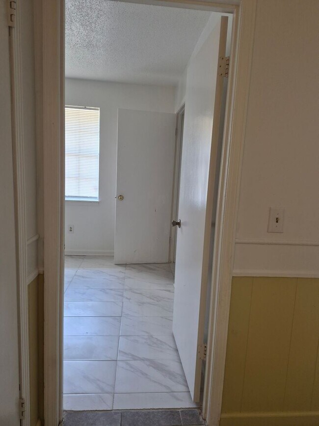 Building Photo - 531 Ashmore Rd