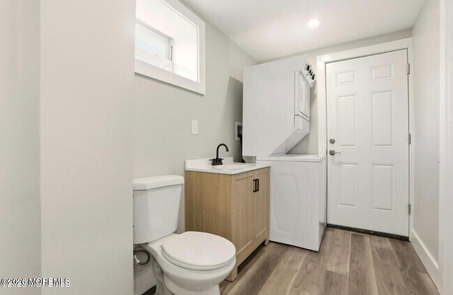 Building Photo - 112 Manhattan St