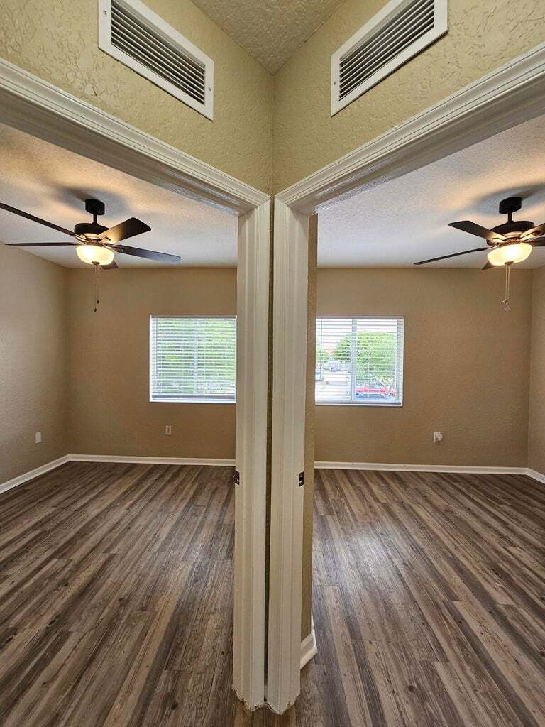 Building Photo - 1063 Golden Lakes Blvd