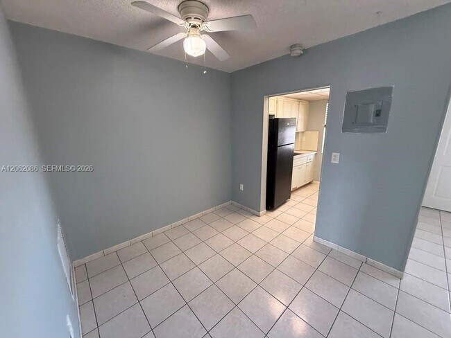 Building Photo - 1154 W 35th St