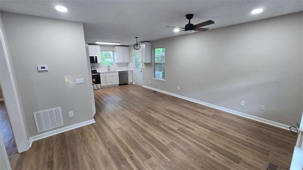 Building Photo - 3025 Mangum Dr