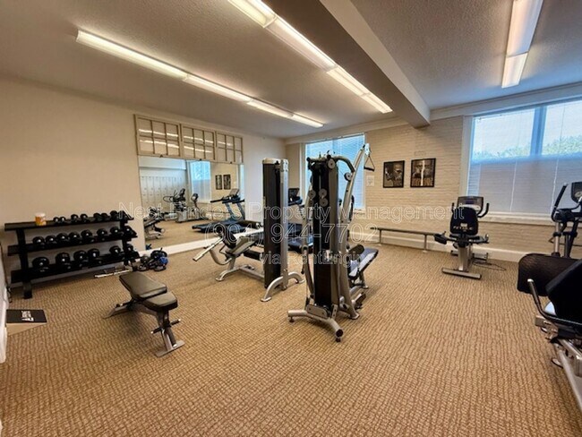 Building Photo - 2525 College St