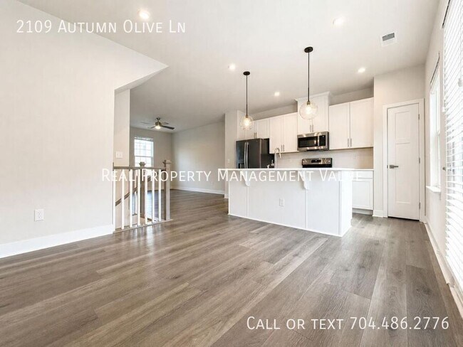 Building Photo - 2109 Autumn Olive Ln