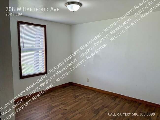 Building Photo - 208 W Hartford Ave