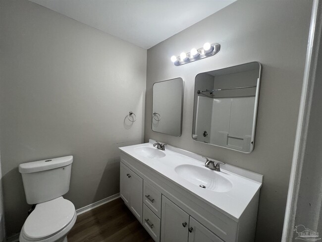 Building Photo - 1350 Fairchild St