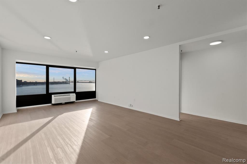 Building Photo - 300 Riverfront Dr