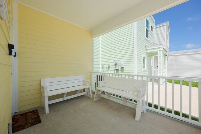 Building Photo - 106 Las Joyas Blvd