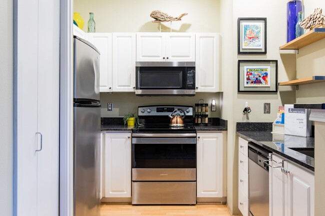 Recently updated stainless steel appliance suite - 2415 2nd Ave