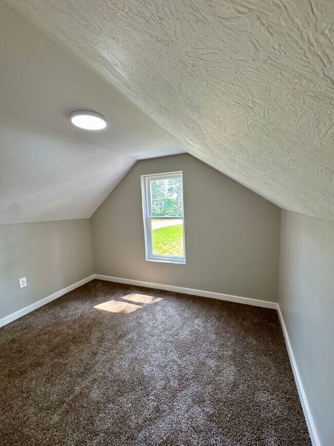 Building Photo - 9219 N 100 W