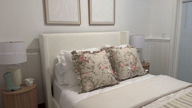 Building Photo - 1830 S Ocean Dr