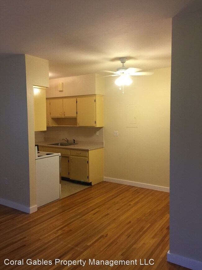 Building Photo - 301 Madeira Ave