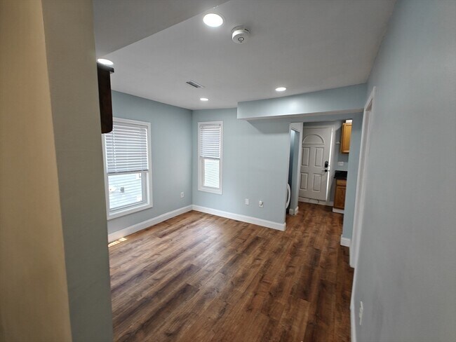 Building Photo - 102 Mt Pleasant Ave