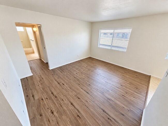 Building Photo - 11441 Oxnard St