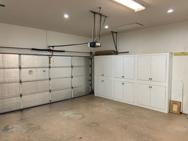 Building Photo - 2600 Crescent Lake Ct