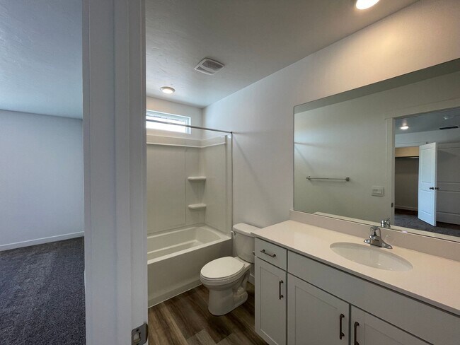 Building Photo - 3-Bedroom Townhome in Santaquin!