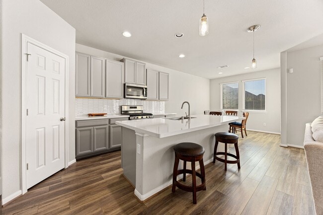 Building Photo - 9415 Summer River Dr