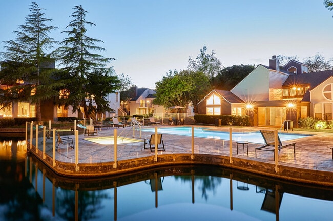 Building Photo - 541 Cutwater Ln