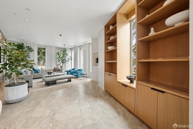 Building Photo - 88 King St