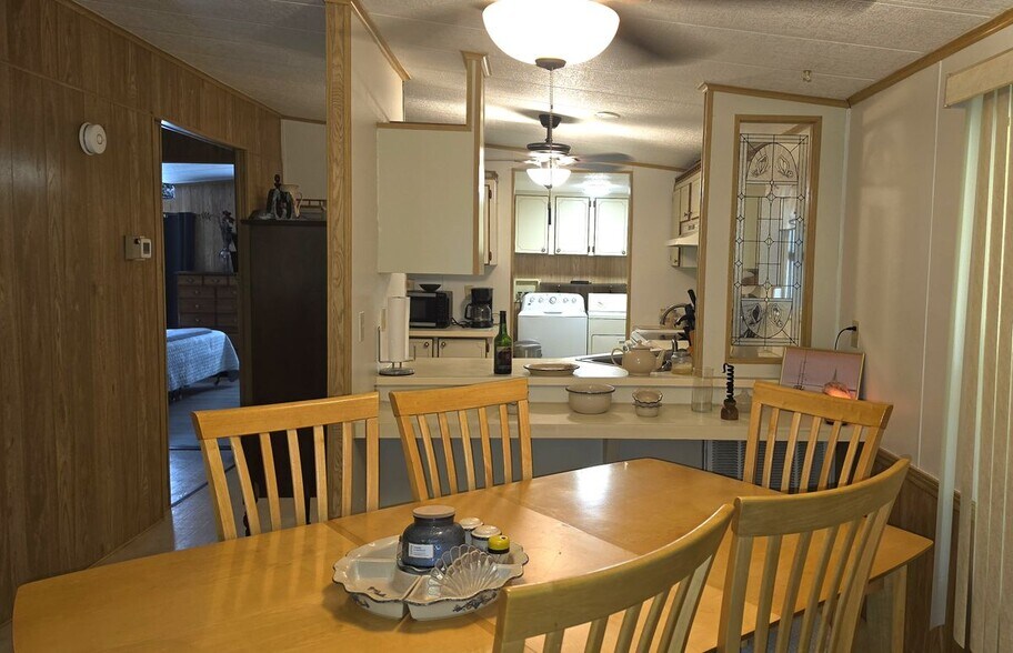 Building Photo - 259 S Dolphin Cir