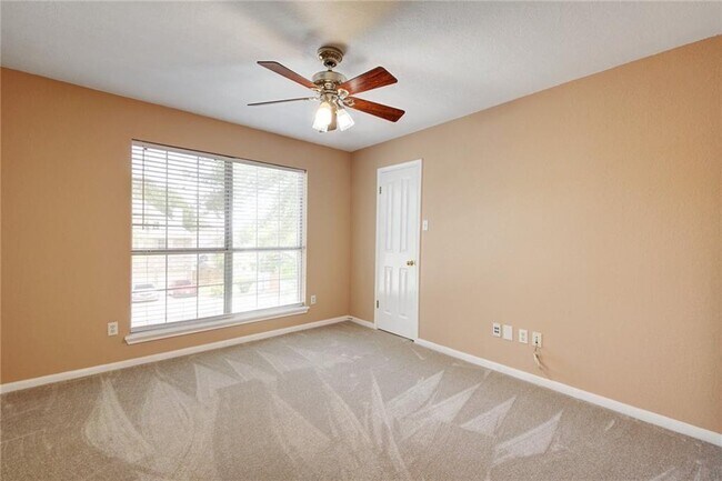 Building Photo - 1801 Hickory Ridge Cove