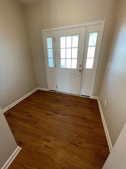 Entry - 112 Hawkstone Dr