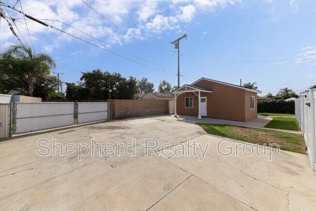 Building Photo - 130 N Lark Ellen Ave