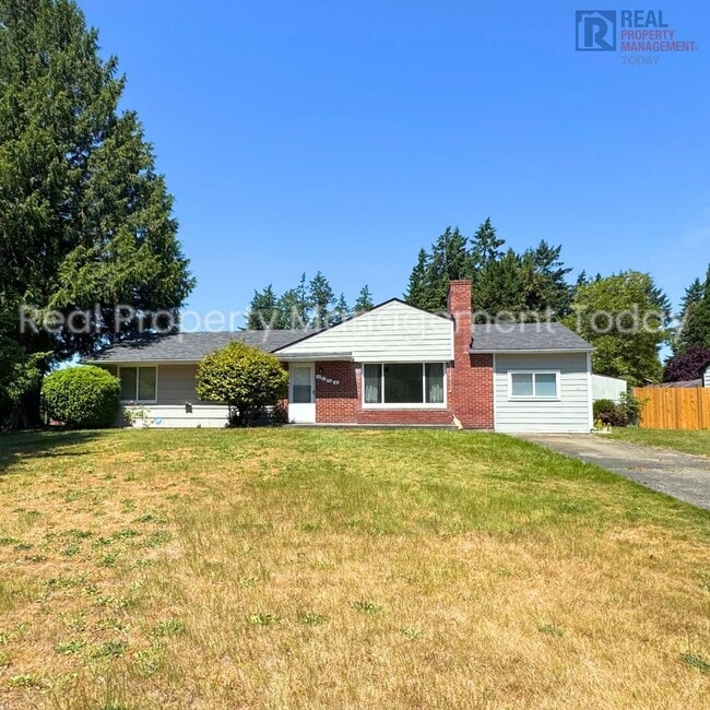 Building Photo - Charming 3 Bedroom Rambler!